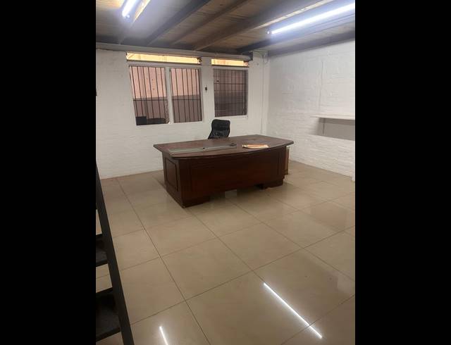 700M² WAREHOUSE TO LET IN SOUTH BEACH